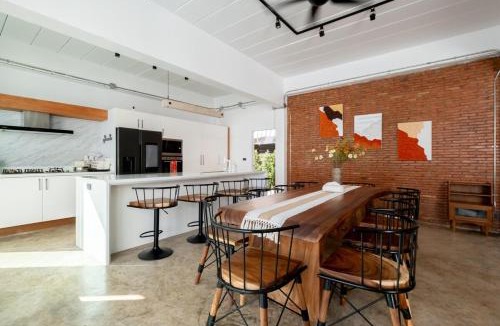 Sri Phum Villa | White Pool Villa Chiangmai
