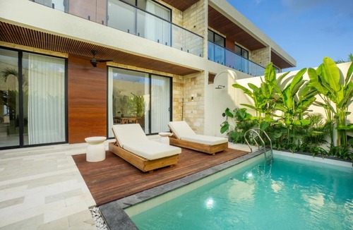 Kutuh Apartment | White Residence