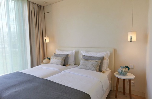 Alporchinhos Hotel | White Shell Beach Villas