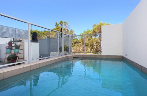 Marcoola Apartment | Whiteshells Beachfront Luxury Apartment