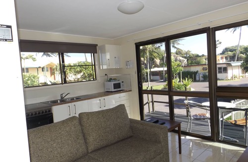 Bowen Hotel | Whitsunday Sands Resort