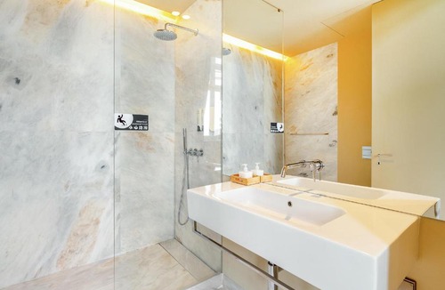 Sao Paulo Apartment | WHome Riverside Flat Steps from Lisbon Attractions