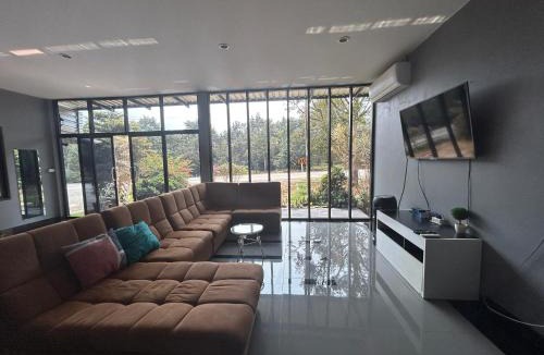 Khao Khitchakut Ski Chalet | WildernessMountain View