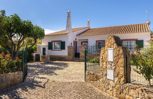 Murta House | Wonderful private villa for 6 guests with private pool, A/C, WIFI, TV and terrace