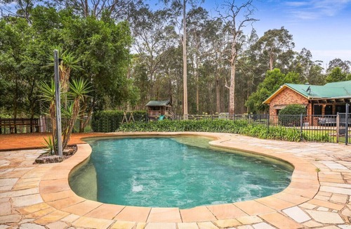 Durren Durren House | Woodland Acreage|Heated Pool|Ponies| 6 x Activity Zones