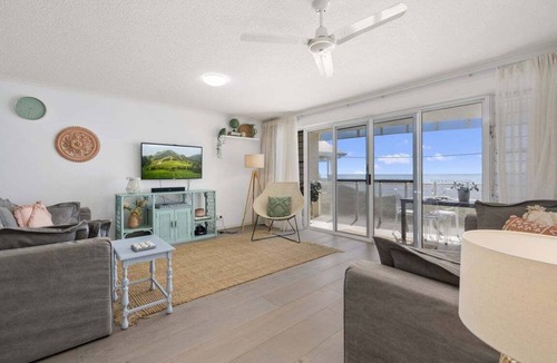 Woorim House | Woorim Waves - Holiday Hub Bribie Island