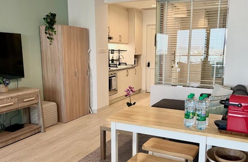 Palm Jumeirah Apartment | Work from Palm I Weekly Deal I Fast WiFi 318