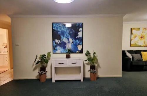 Worrigee House | Worrigee house 3 mins walk to grocery & hospital