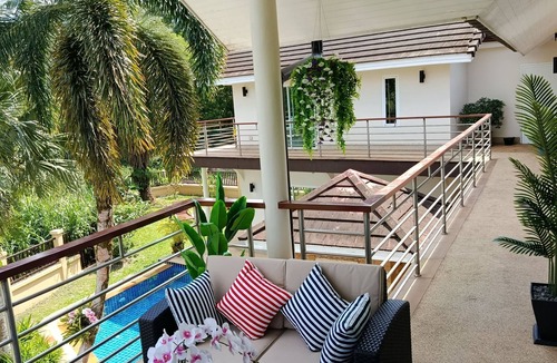 Khuekkhak House | Wunderschöne Pool-Villa, beste Lage, kostenloser Transfer by Interhome