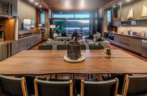 Hamilton Island Villa | Yacht Club Villa 33 Hamilton Island - oceanviews, 2 buggies and transfers