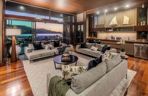 Hamilton Island Villa | Yacht Club Villa 33 Hamilton Island - oceanviews, 2 buggies and transfers