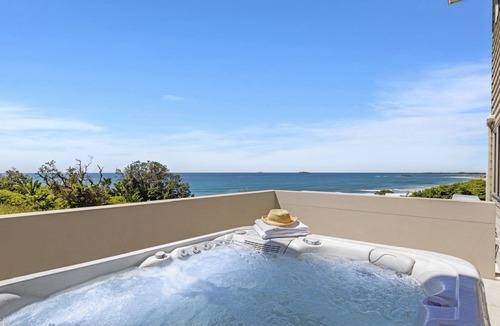 Woolgoolga House | Ziggy's - Revive, detox or simply chill out. Spa, Sauna, Ice Bath, Fire Pit and Views!