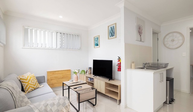 1 Bdr Apt w/AC & Kitchen | Parking | 214F1
