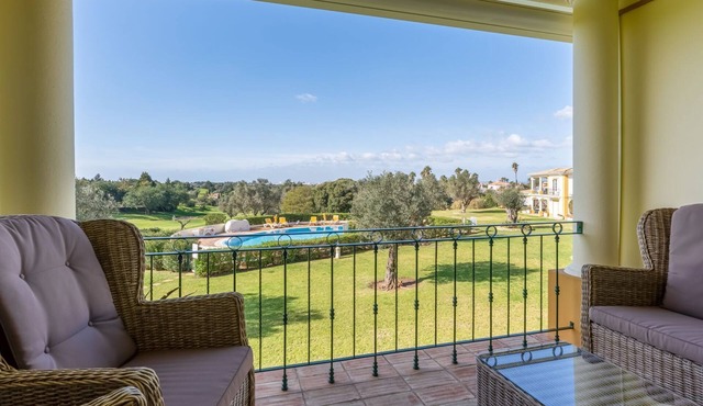 1 BDR Flat W/Pool - 125D Gramacho by LovelyStay