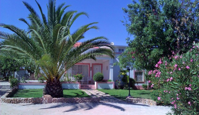110 m2 standing house in beautiful rural property with swimming pool