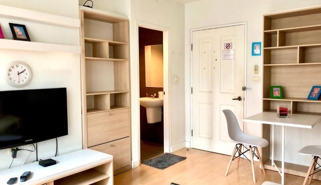 1BR Condo 5 Min to BTS 1000Mbps Fiber Wi-Fi great location