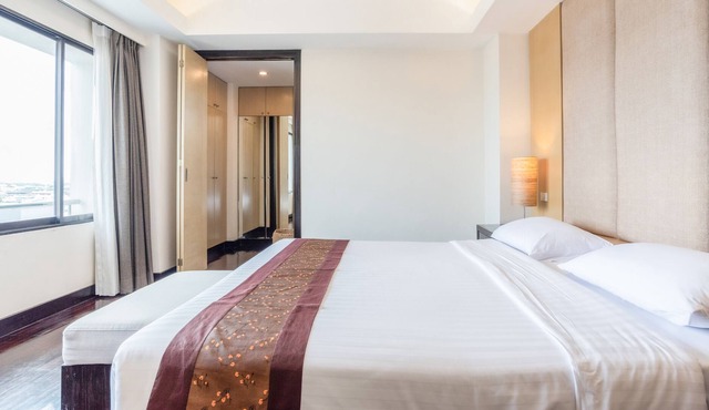 1BR Ligneous Decor 5 min to Sanam Pao & Ari