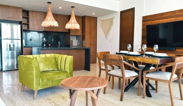 2 BD with incredible decoration and pool access