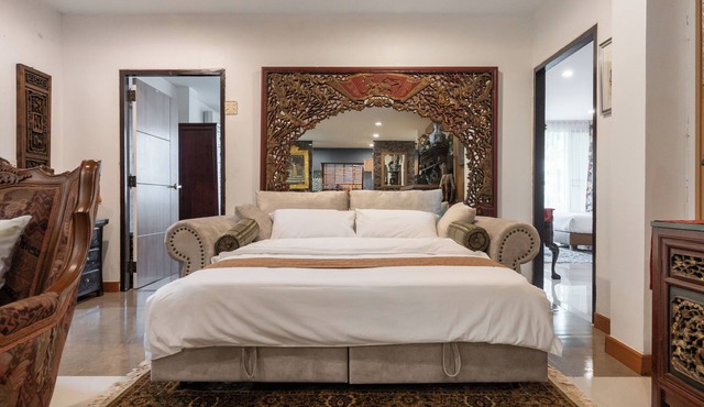 2-bedroom apartment in superb Krung Thep Maha Nakhon with AC