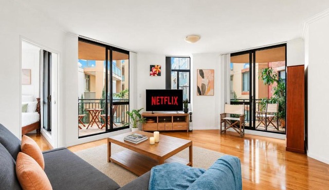 2 Bedroom Apartment Pyrmont with Balcony