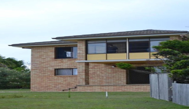20 GREVILLIA: 4 BR, 3 BA House in Minnie Water, Sleeps 10