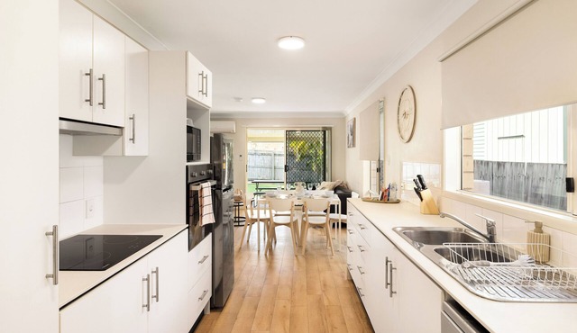 3 Bdr apt! Aircon! Espresso! Restaurants! 12BS3