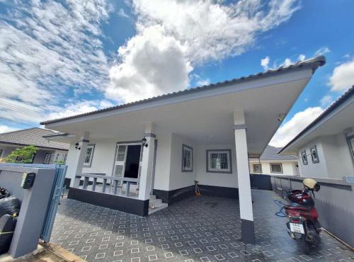 3-Bedroom Chiang Mai House with Parking & Garden