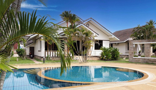 3-Bedroom Villa at Safir Village, Ban Phe, Rayong