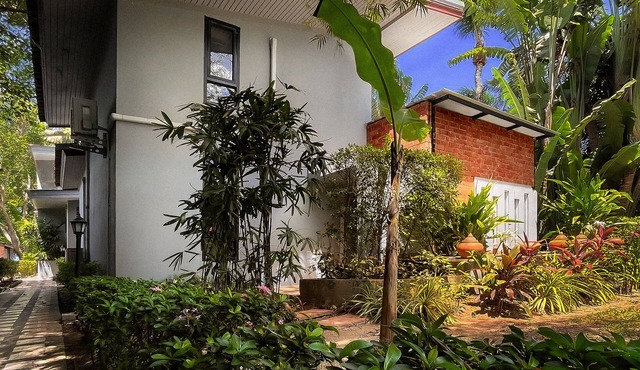 3 Bedrooms Tropical House with mezzanine, 20 meters from the beach, small pool