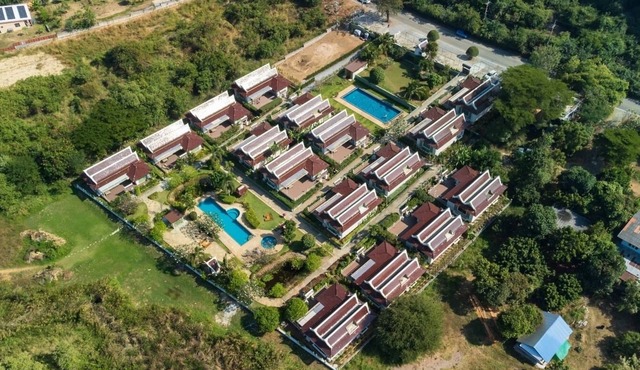 30° in February nestles into the Khao Tao mountains