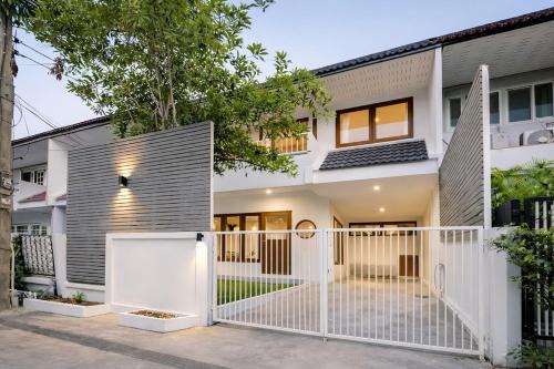3Bedroom Japanese Townhouse Near Ekkamai BTS