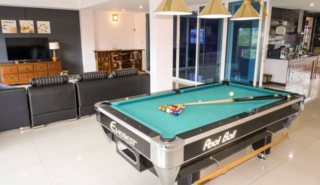 ⋆★3BR Home ★⋆City center ❤ ping pong & pool table - Great Location!