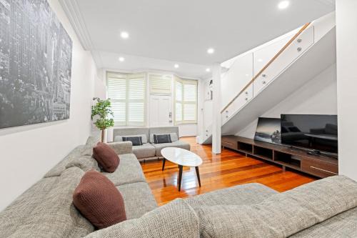 3BR House with Parking near ICC & Darling Harbour & CBD