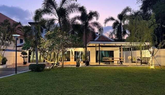 4 Bedrooms 300 m. to the beach