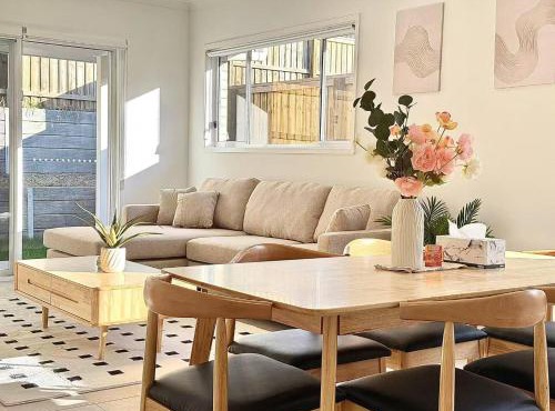 4BR New House, Easy Vibes in White Rock - Perfect for families!