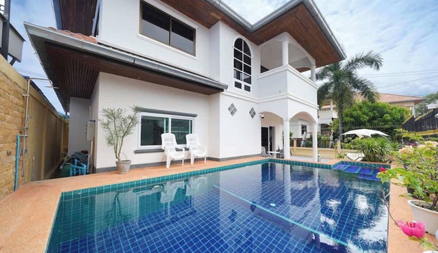 5 bedroom pool villa quiet beach