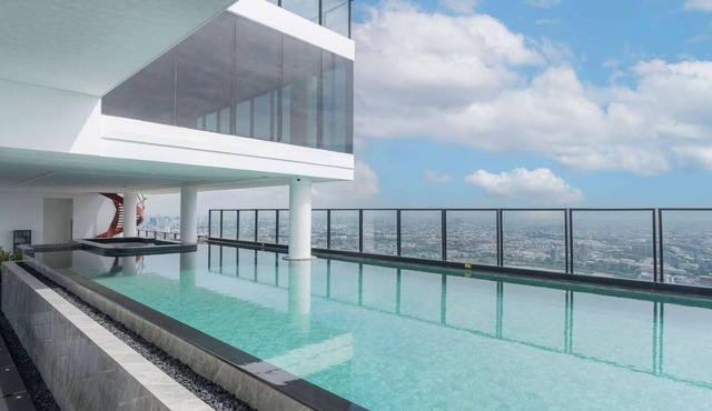 5 Star Rama 9 Luxury Apartment Infinity Pool