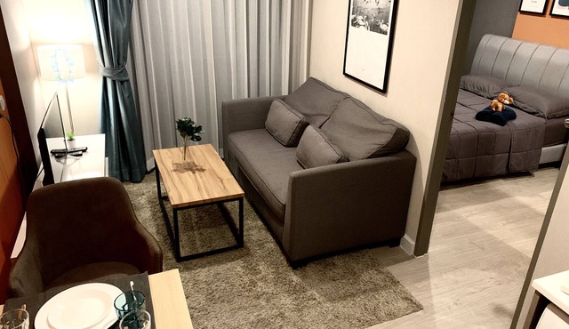 5mins to MRT Cozy brand new apartment with big garden pool,style decoration