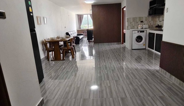 902/1: 91 sm, luxurious, fully renovated, 2 bed apartment. with free fast WiFi.