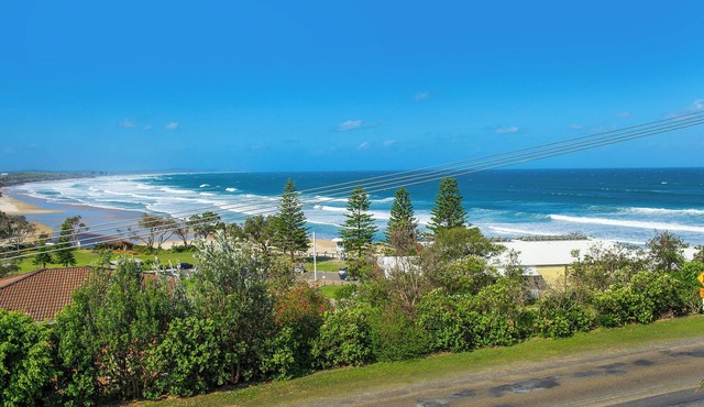 A home away from home with stunning views, 500MBS Internet and 7.4KV EV Charger