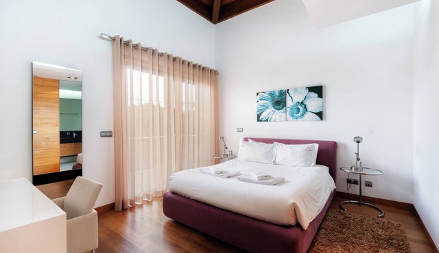 A spacious two-bedroom apartment in Vale do Lobo