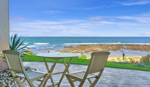 Absolute Beachfront | Ocean Views & Spa Bath