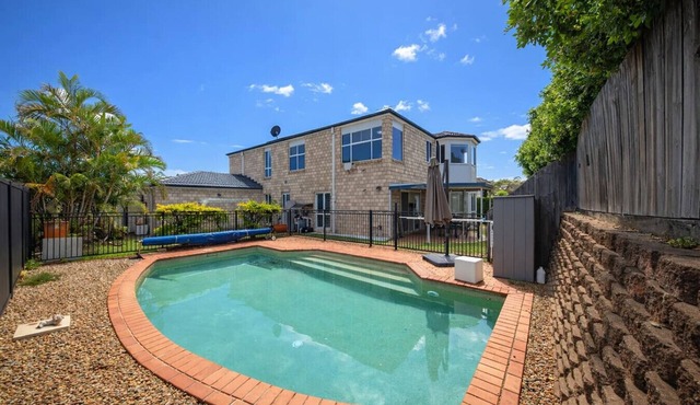 Air Hockey! Spacious 5BR Pool A/C close Westfield