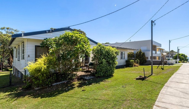 Akuna and Karingal Cottages Fingal Bay