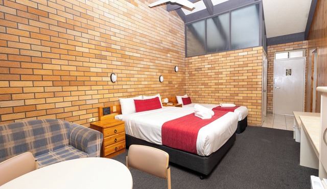 All Travellers Motor inn