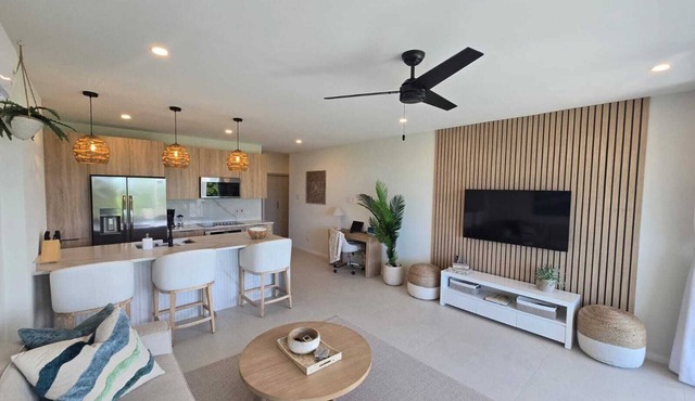 Alora 7 – SkyPool Sundeck & Ocean View