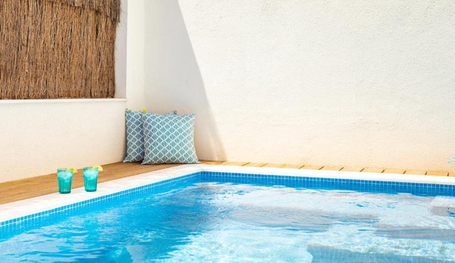 Ambassador Private Pool Suites