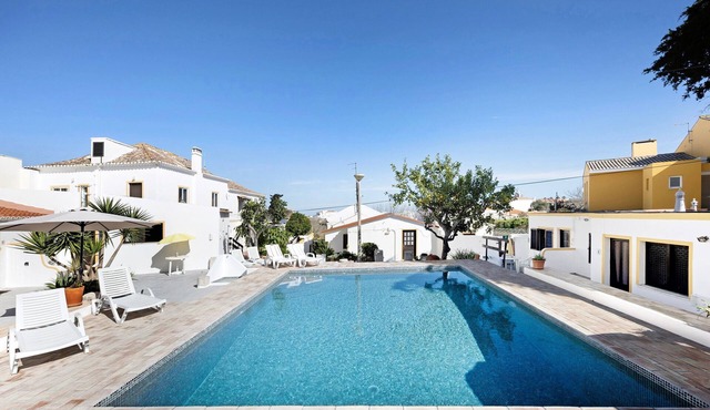 Apartment "A Cerca - E" with Shared Pool, Garden & Wi-Fi