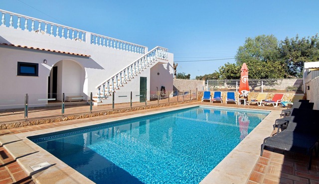 Apartment 'Andar de Moradia' with Sea View, Balcony, Shared Pool & Wi-Fi