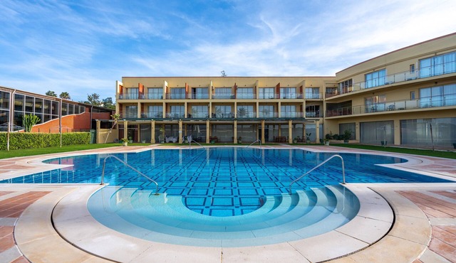 Apartment 'Casa Soeiro' with Shared Pool, Wi-Fi and Air Conditioning